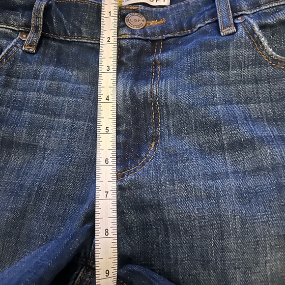 Loft Embroidered Denim Shorts Size 28/6. - Picture 5 of 9